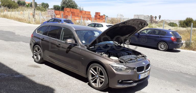 BMW 320D Touring · Ano 2013