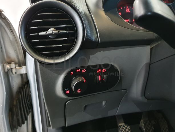 Seat Ibiza 1.4 TDI · Ano 2006