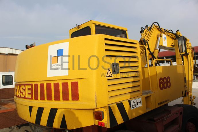 Escavadora de Pneus com sistema Rail-Route