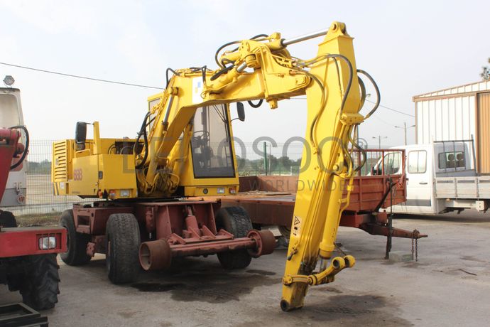 Escavadora de Pneus com sistema Rail-Route