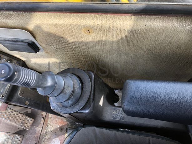 Escavadora de Pneus com sistema Rail-Route