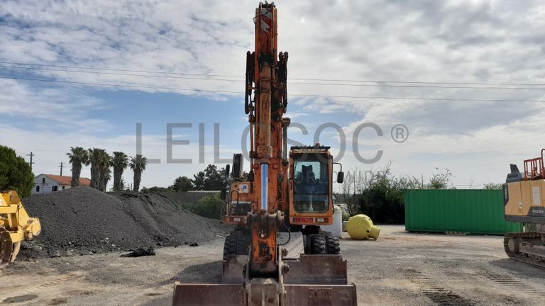 Escavadora de pneus Dossan DX190