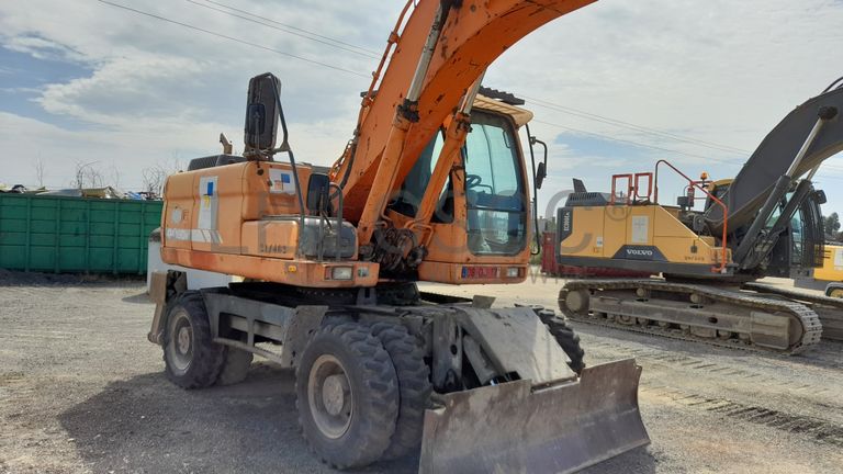 Escavadora de pneus Dossan DX190