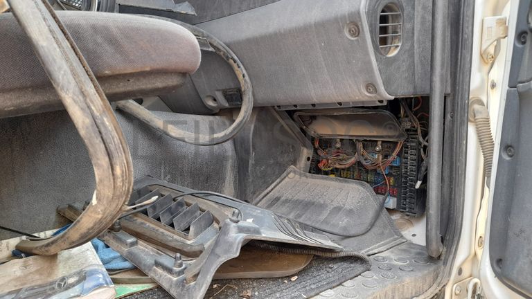 Camião basculante 26 T (6X4) Mercedes-Benz Actros 2632/26