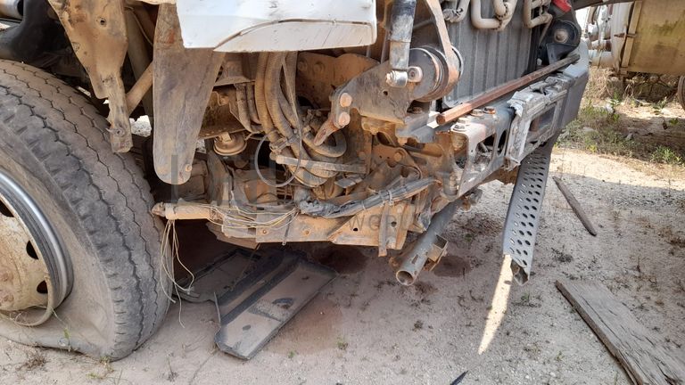 Camião basculante 26 T (6X4) Mercedes-Benz Actros 2632/26