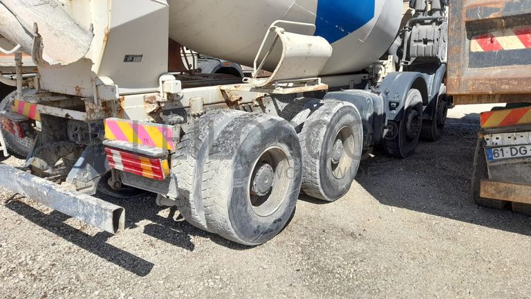 Autobetoneira MERCEDES-BENZ 3236B/42 (8X4)