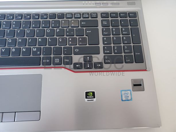 Portátil Fujitsu Celsius H770