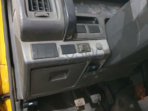 Nissan 4x4 · Ano 1993   82-64-CE