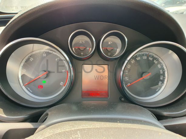 Opel Insígnia 2.0 CDTI · Ano 2010