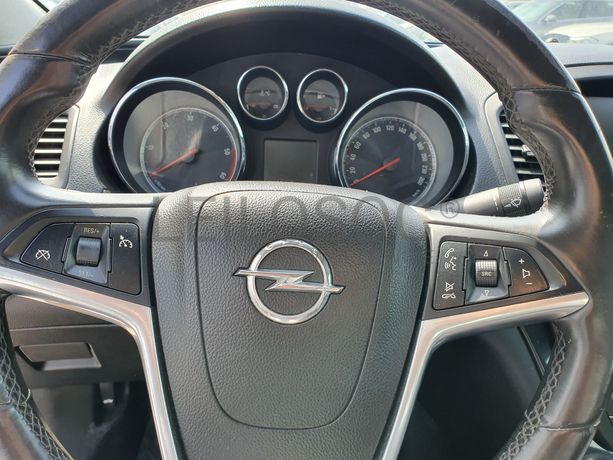 Opel Insígnia 2.0 CDTI · Ano 2010