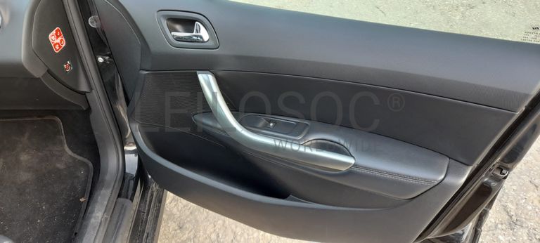 Peugeot 308 1.6 HDI · Ano 2013