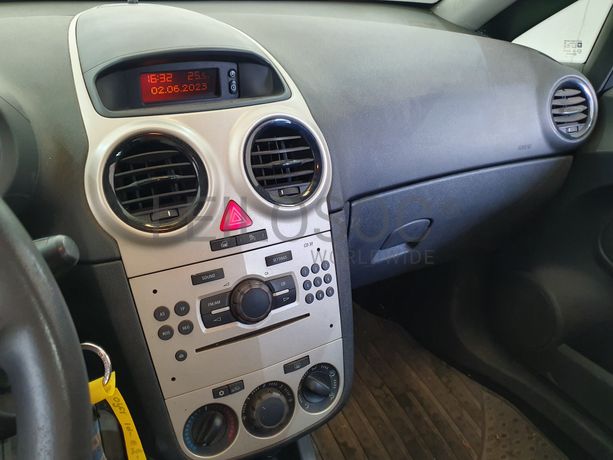 Opel Corsa 1.3 CDTI · Ano 2007