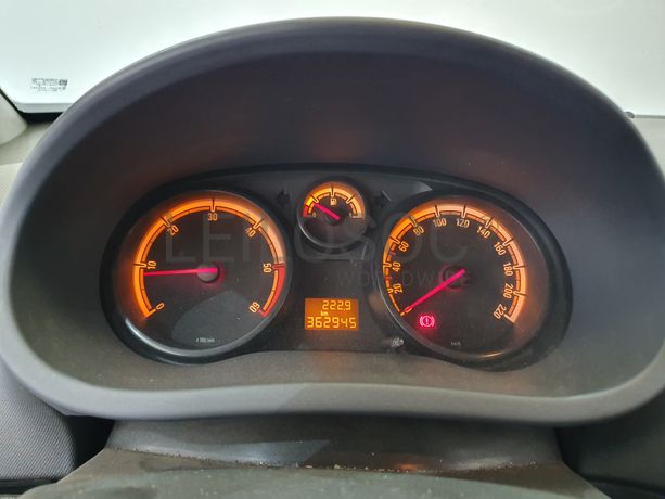 Opel Corsa 1.3 CDTI · Ano 2007
