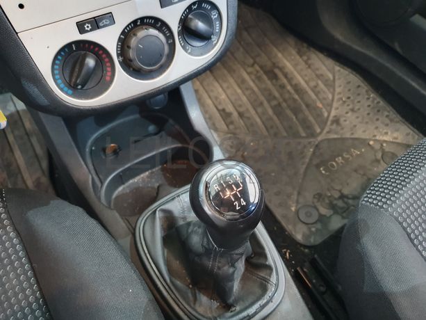 Opel Corsa 1.3 CDTI · Ano 2007