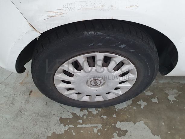 Opel Corsa 1.3 CDTI · Ano 2011