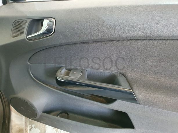 Opel Corsa 1.3 CDTI · Ano 2011