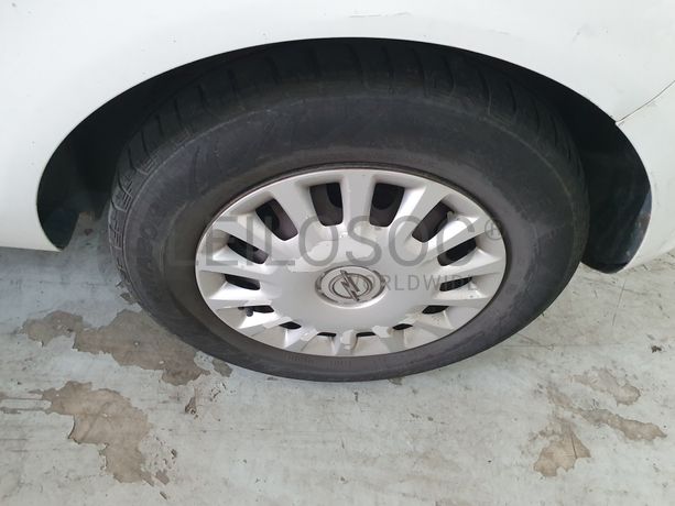 Opel Corsa 1.3 CDTI · Ano 2011