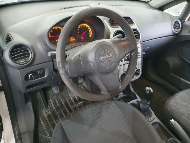 Opel Corsa 1.3 CDTI · Ano 2011