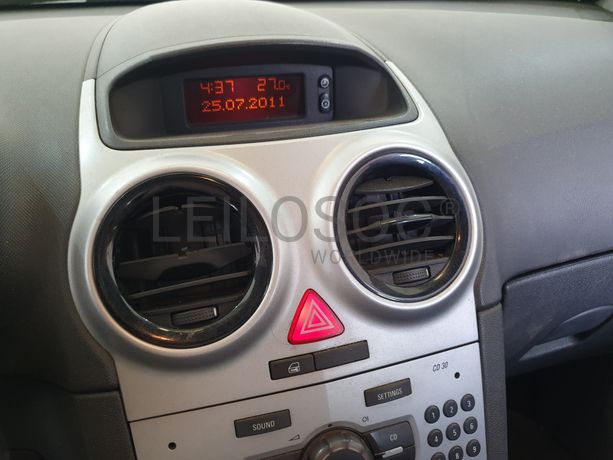 Opel Corsa 1.3 CDTI · Ano 2011