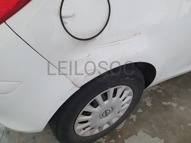 Opel Corsa 1.3 CDTI · Ano 2011