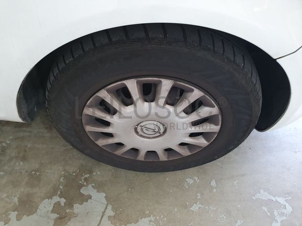 Opel Corsa 1.3 CDTI · Ano 2011