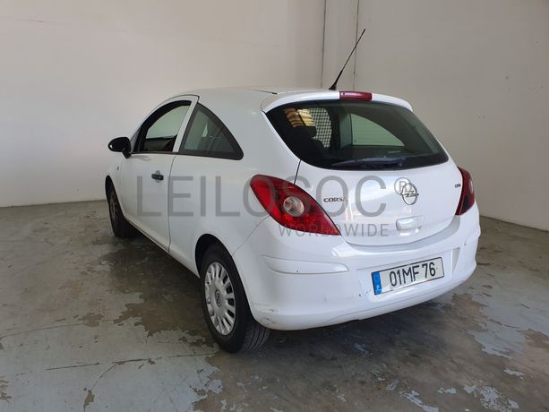 Opel Corsa 1.3 CDTI · Ano 2011