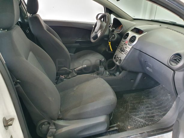 Opel Corsa 1.3 CDTI · Ano 2011