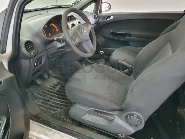 Opel Corsa 1.3 CDTI · Ano 2011