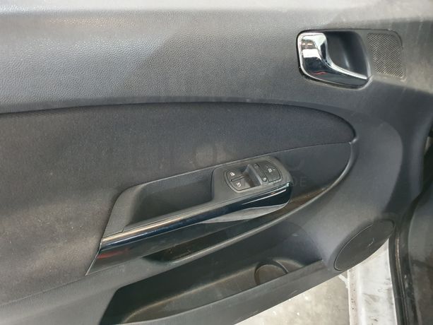 Opel Corsa 1.3 CDTI · Ano 2011