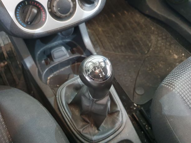 Opel Corsa 1.3 CDTI · Ano 2011