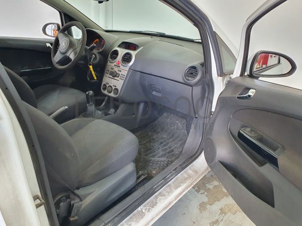 Opel Corsa 1.3 CDTI · Ano 2011