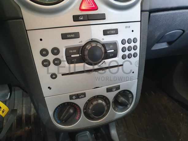 Opel Corsa 1.3 CDTI · Ano 2011