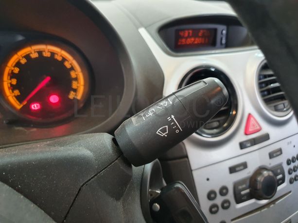 Opel Corsa 1.3 CDTI · Ano 2011