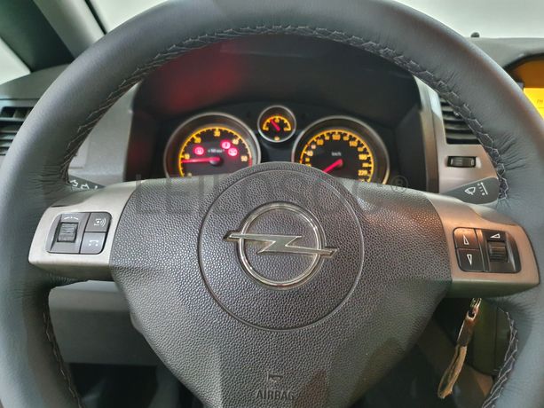 Opel Zafira · Ano 2006