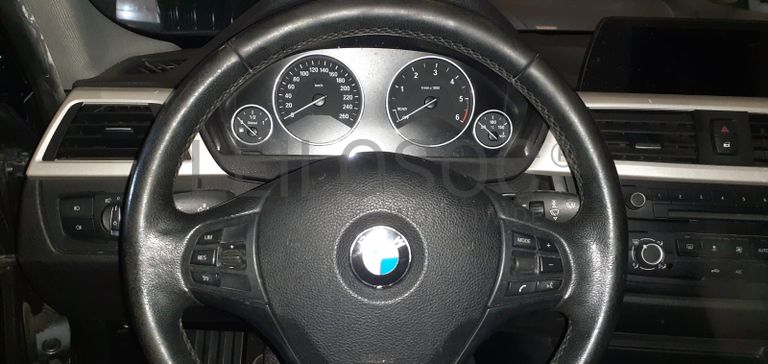 BMW 318D · Ano 2014