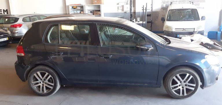 Volkswagen Golf 1.6 TDI · Ano 2010