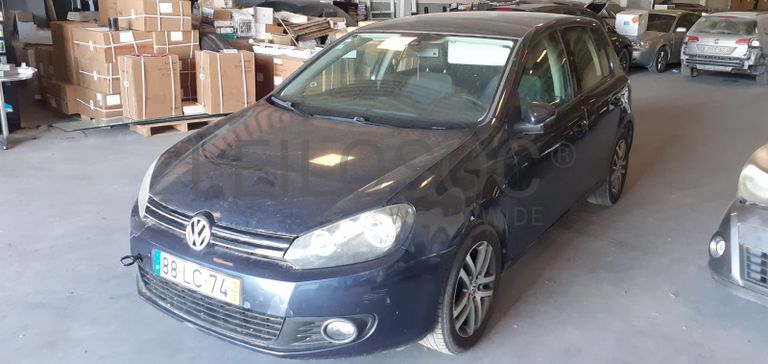 Volkswagen Golf 1.6 TDI · Ano 2010