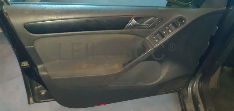 Volkswagen Golf 1.6 TDI · Ano 2010