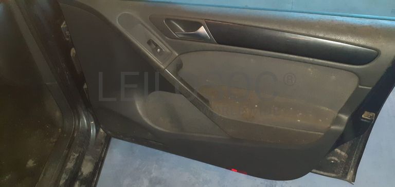 Volkswagen Golf 1.6 TDI · Ano 2010