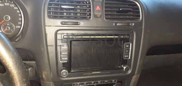 Volkswagen Golf 1.6 TDI · Ano 2010