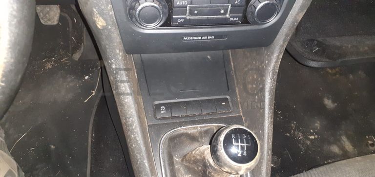 Volkswagen Golf 1.6 TDI · Ano 2010