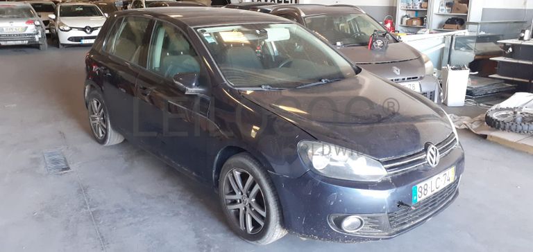 Volkswagen Golf 1.6 TDI · Ano 2010