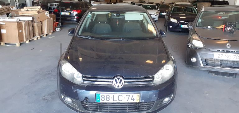 Volkswagen Golf 1.6 TDI · Ano 2010