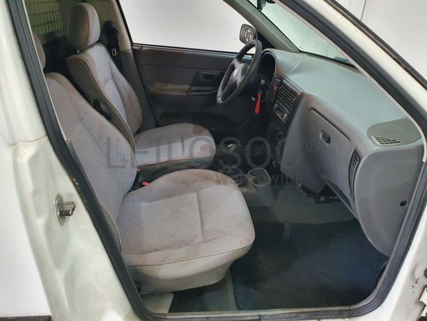 Volkswagen Caddy 1.9 SDI · Ano 2003