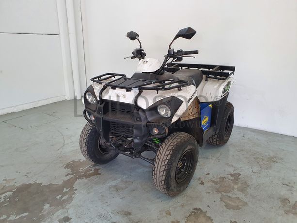 Moto 4 Kawasaki KVF300 · Ano 2015