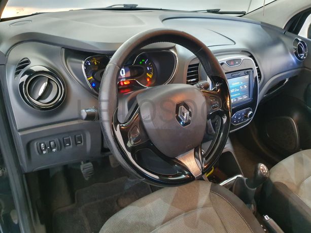 Renault Captur 1.5 DCI · Ano 2014