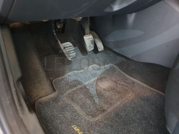 Renault Captur 1.5 DCI · Ano 2014