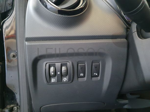 Renault Captur 1.5 DCI · Ano 2014