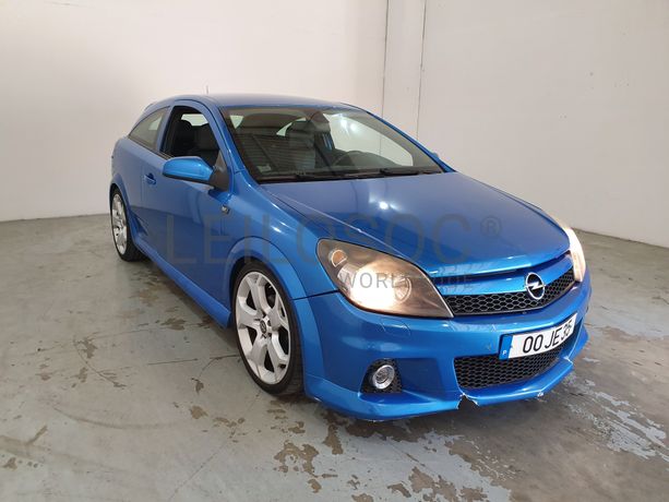 Opel Astra GTC · Ano 2010