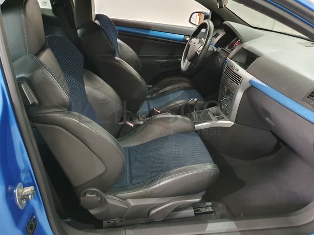 Opel Astra GTC · Ano 2010